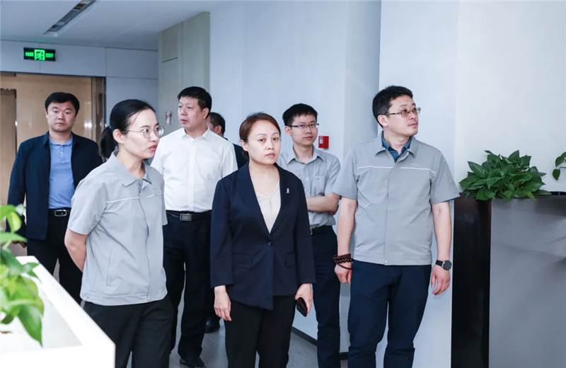 2023年5月15日，河北建材职业技术学院党委书记张明莉一行到北京集团进行校企合作交流。
